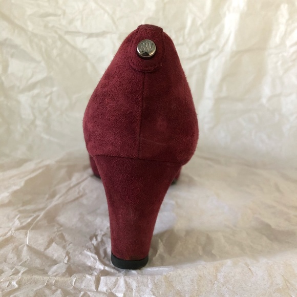 Size 9M Bordeaux Suede Stuart Weitzman heels - Picture 5 of 14